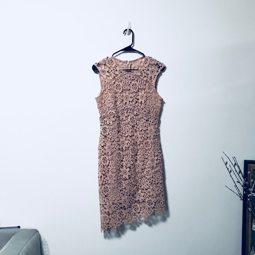Like new Bebe dusty pink floral crochet dress US6